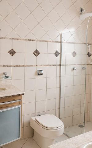 Casa de condomínio para alugar com 200m², 3 quartos e 2 vagas Casa de condomínio para alugar com 200m², 3 quartos e 2 vagasBanheiro social