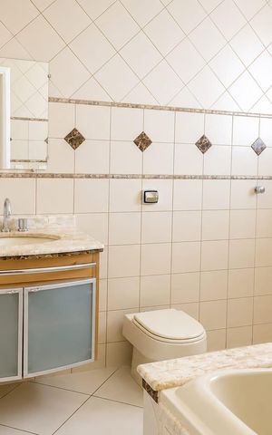 Casa de condomínio para alugar com 200m², 3 quartos e 2 vagas Casa de condomínio para alugar com 200m², 3 quartos e 2 vagasBanheiro social