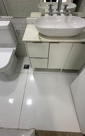 Apartamento para alugar com 70m², 2 quartos e 1 vaga Apartamento para alugar com 70m², 2 quartos e 1 vagaBanheiro da Suíte
