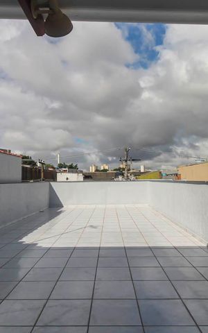 Casa à venda com 375m², 4 quartos e 4 vagas Casa à venda com 375m², 4 quartos e 4 vagasSacada