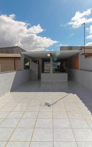 Casa à venda com 375m², 4 quartos e 4 vagas Casa à venda com 375m², 4 quartos e 4 vagasSacada