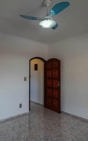 Casa à venda com 375m², 4 quartos e 4 vagas Casa à venda com 375m², 4 quartos e 4 vagasQuarto 1