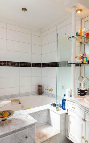 Apartamento à venda com 520m², 4 quartos e 5 vagasBanheiro da Suíte 1