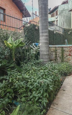 Casa à venda com 374m², 3 quartos e 4 vagas Casa à venda com 374m², 3 quartos e 4 vagasJardim