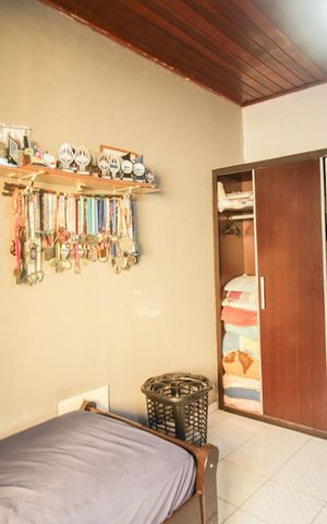 Casa à venda com 200m², 3 quartos e 6 vagasQuarto 2