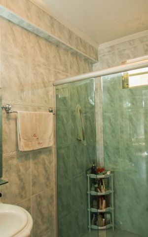 Casa à venda com 200m², 3 quartos e 6 vagasBanheiro da Suíte