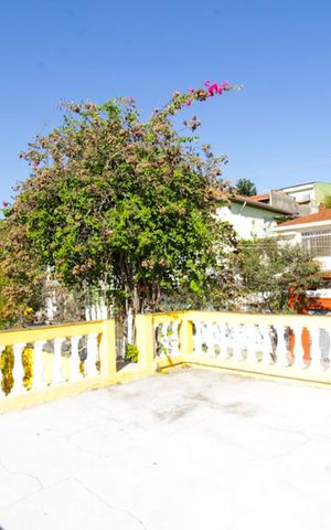Casa à venda com 200m², 3 quartos e 6 vagasTerraço