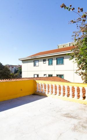 Casa à venda com 200m², 3 quartos e 6 vagasTerraço