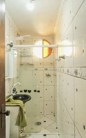 Casa à venda com 200m², 3 quartos e 6 vagasBanheiro