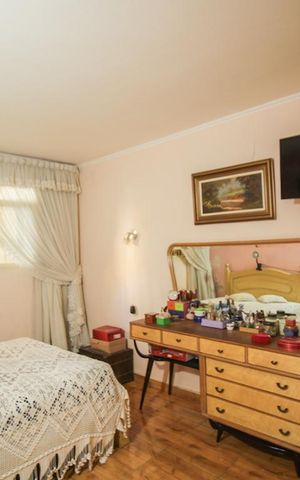 Casa à venda com 200m², 3 quartos e 6 vagasQuarto Suíte