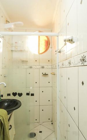 Casa à venda com 200m², 3 quartos e 6 vagasBanheiro