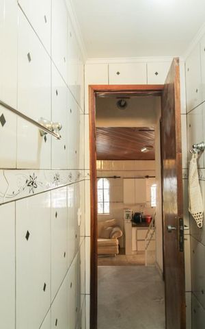 Casa à venda com 200m², 3 quartos e 6 vagasBanheiro