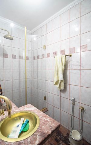 Casa à venda com 220m², 2 quartos e 3 vagas Casa à venda com 220m², 2 quartos e 3 vagasBanheiro social