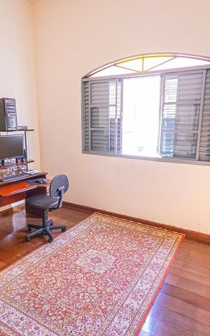 Casa à venda com 378m², 5 quartos e 6 vagas Casa à venda com 378m², 5 quartos e 6 vagasquarto 2