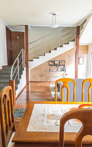 Casa à venda com 378m², 5 quartos e 6 vagas Casa à venda com 378m², 5 quartos e 6 vagassala / (1º pavimento)