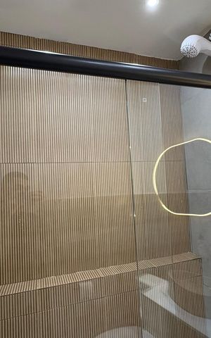 Casa de condomínio para alugar com 90m², 3 quartos e 2 vagas Casa de condomínio para alugar com 90m², 3 quartos e 2 vagasBanheiro da Suíte 1