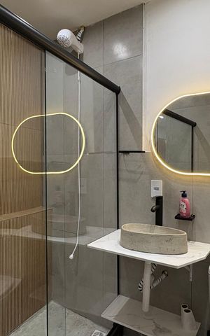 Casa de condomínio para alugar com 90m², 3 quartos e 2 vagas Casa de condomínio para alugar com 90m², 3 quartos e 2 vagasBanheiro da Suíte 1
