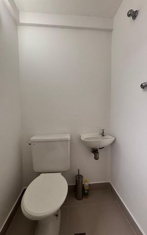 Apartamento para alugar com 65m², 2 quartos e 1 vaga Apartamento para alugar com 65m², 2 quartos e 1 vagaBanheiro de Serviço