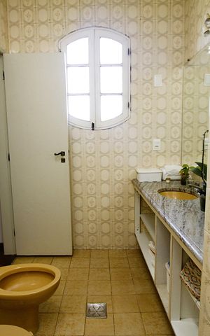 Casa à venda com 264m², 4 quartos e 4 vagasBanheiro do Quarto 1