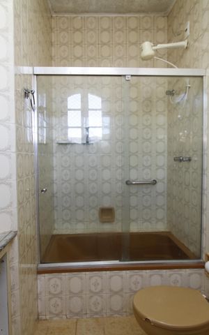 Casa à venda com 264m², 4 quartos e 4 vagasBanheiro do Quarto 1