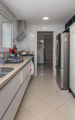 Apartamento para alugar com 312m², 3 quartos e 3 vagas Apartamento para alugar com 312m², 3 quartos e 3 vagasCozinha
