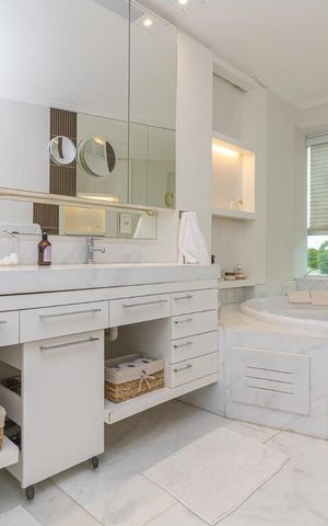 Apartamento para alugar com 312m², 3 quartos e 3 vagas Apartamento para alugar com 312m², 3 quartos e 3 vagasBanheiro social