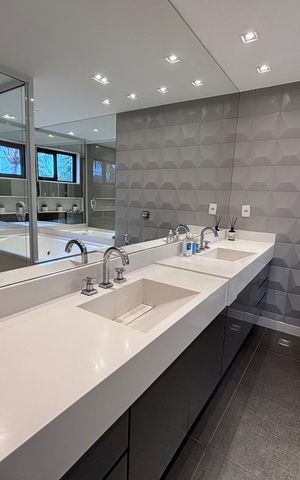 Apartamento à venda com 350m², 3 quartos e 4 vagasBanheiro da Suíte 1