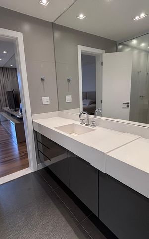 Apartamento à venda com 350m², 3 quartos e 4 vagasBanheiro da Suíte 1