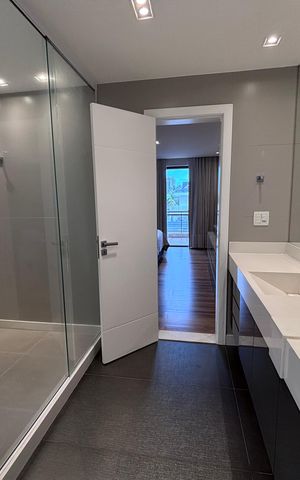 Apartamento à venda com 350m², 3 quartos e 4 vagasBanheiro da Suíte 1