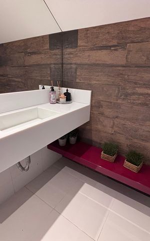 Apartamento à venda com 350m², 3 quartos e 4 vagasBanheiro do sótão 