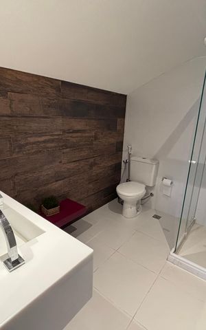 Apartamento à venda com 350m², 3 quartos e 4 vagasBanheiro do sótão 