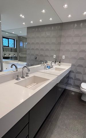 Apartamento à venda com 350m², 3 quartos e 4 vagasBanheiro da Suíte 1