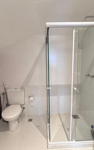Apartamento à venda com 350m², 3 quartos e 4 vagasBanheiro do sótão 