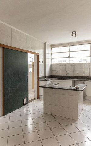 Apartamento à venda com 210m², 4 quartos e 1 vaga Apartamento à venda com 210m², 4 quartos e 1 vagaCozinha