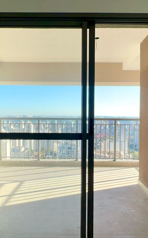 Apartamento à venda com 77m², 2 quartos e 1 vaga Apartamento à venda com 77m², 2 quartos e 1 vagaVaranda