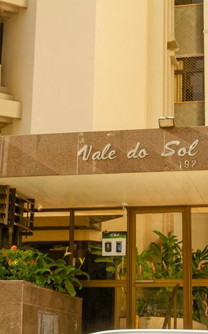 Apartamento à venda com 300m², 5 quartos e 3 vagas Apartamento à venda com 300m², 5 quartos e 3 vagasFachada e portaria