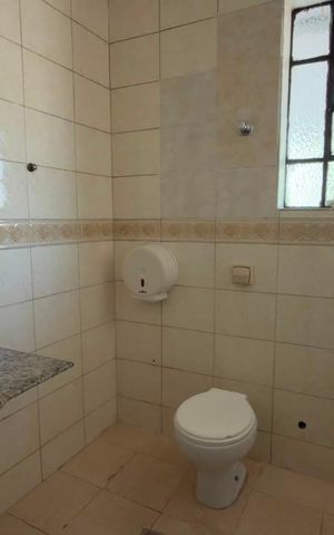 Casa de condomínio para alugar com 150m², 1 quarto e sem vaga Casa de condomínio para alugar com 150m², 1 quarto e sem vagaBanheiro da Suíte