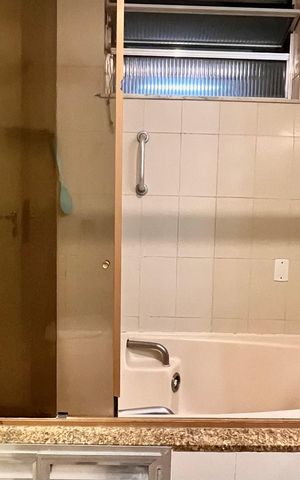 Apartamento para alugar com 218m², 3 quartos e 1 vaga Apartamento para alugar com 218m², 3 quartos e 1 vagaBanheiro social