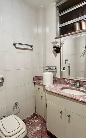 Apartamento para alugar com 218m², 3 quartos e 1 vaga Apartamento para alugar com 218m², 3 quartos e 1 vagaBanheiro da Suíte