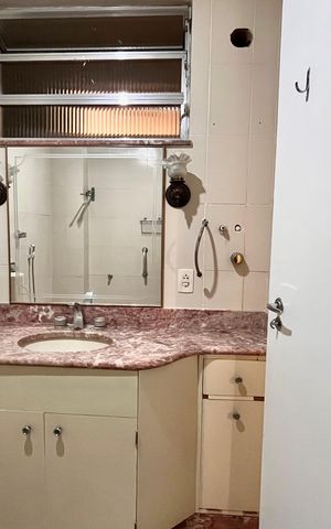 Apartamento para alugar com 218m², 3 quartos e 1 vaga Apartamento para alugar com 218m², 3 quartos e 1 vagaBanheiro da Suíte
