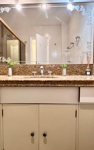 Apartamento para alugar com 218m², 3 quartos e 1 vaga Apartamento para alugar com 218m², 3 quartos e 1 vagaBanheiro social