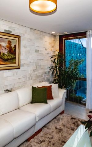 Casa à venda com 472m², 3 quartos e 4 vagasSala