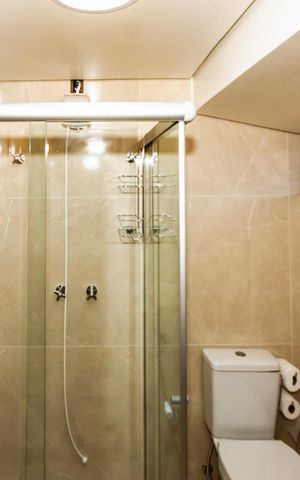 Casa à venda com 472m², 3 quartos e 4 vagasBanheiro do Quarto 1