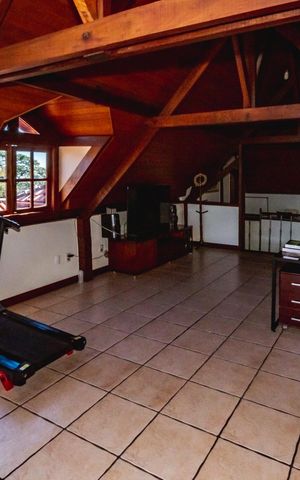 Casa à venda com 472m², 3 quartos e 4 vagasEscritório