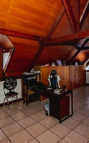 Casa à venda com 472m², 3 quartos e 4 vagasEscritório