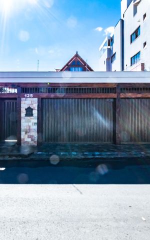 Casa à venda com 472m², 3 quartos e 4 vagasPlaca instalada - 17/07/26 - ISZK - 144