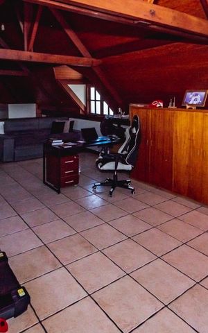 Casa à venda com 472m², 3 quartos e 4 vagasEscritório