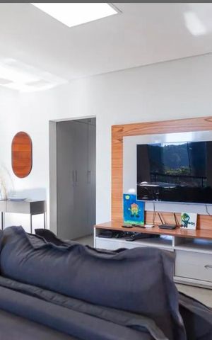 Casa à venda com 200m², 3 quartos e 5 vagas Casa à venda com 200m², 3 quartos e 5 vagasSala