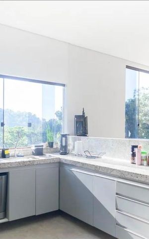 Casa à venda com 200m², 3 quartos e 5 vagas Casa à venda com 200m², 3 quartos e 5 vagascozinha