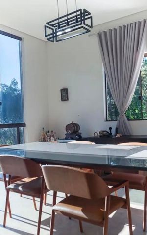 Casa à venda com 200m², 3 quartos e 5 vagas Casa à venda com 200m², 3 quartos e 5 vagascopa